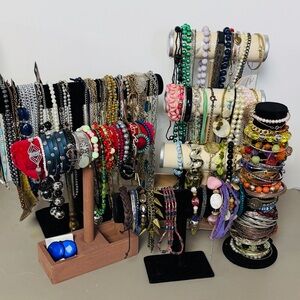 7 Pound Lot Of Wearable Jewelry Mostly Bracelets & Necklaces